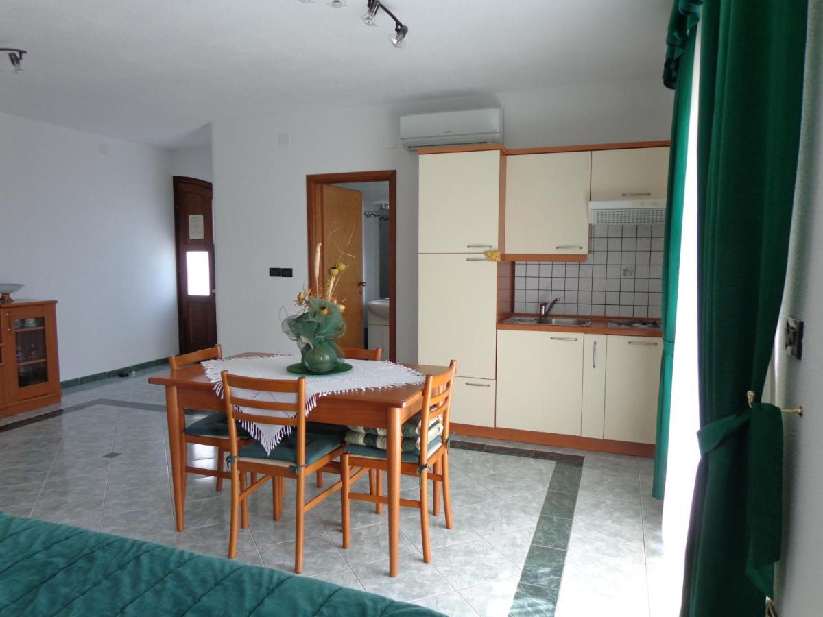 Apartmens Alenka Ровин Стая снимка