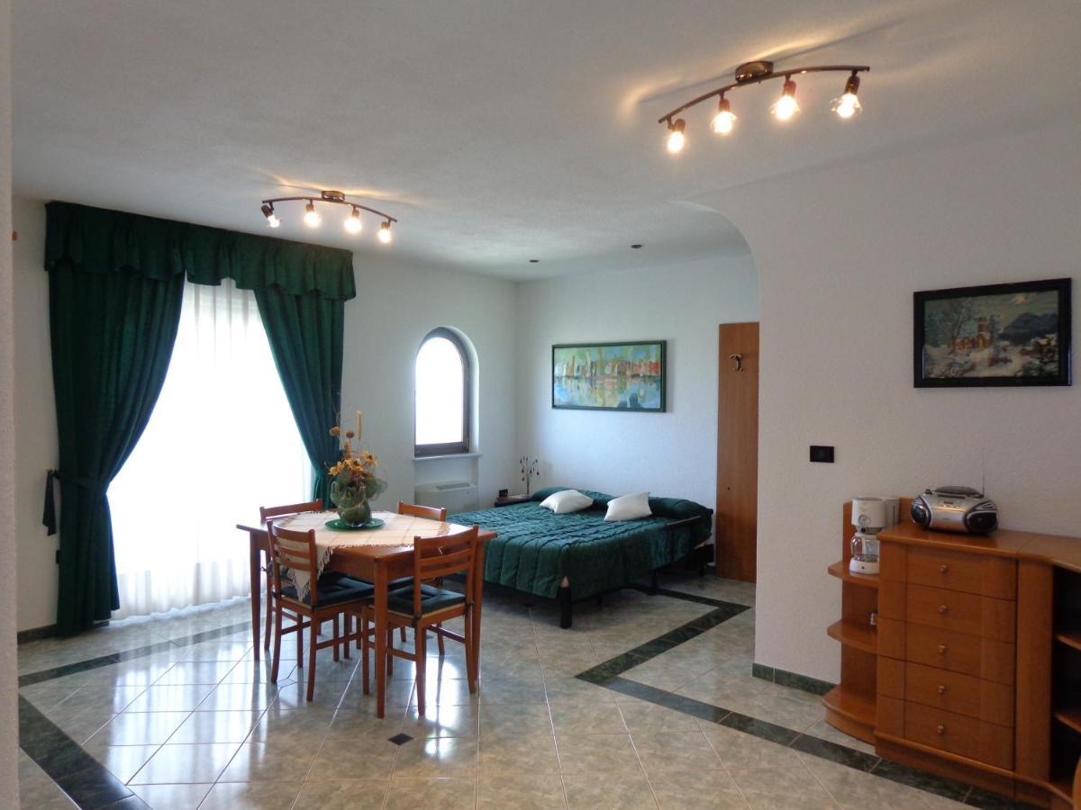 Apartmens Alenka Ровин Стая снимка