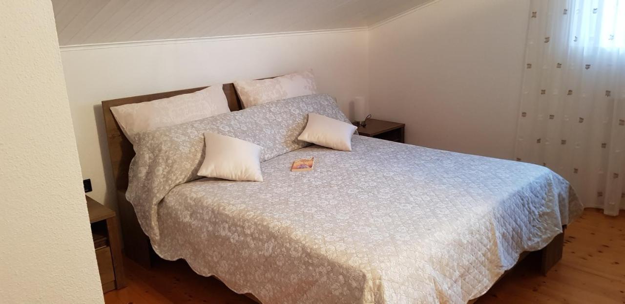 Apartmens Alenka Ровин Екстериор снимка