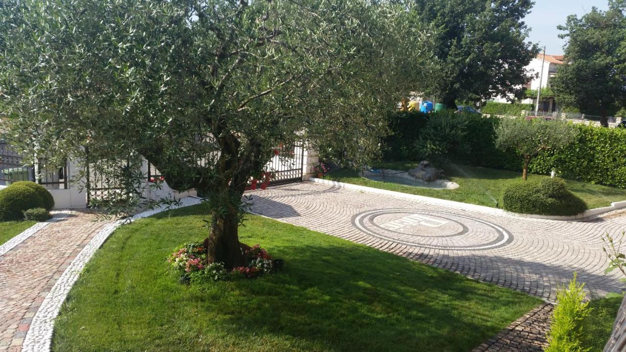 Apartmens Alenka Ровин Екстериор снимка
